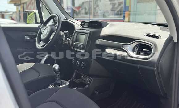 Acheter Occasion Voiture Jeep Renegade Blanc à Faaa, Tahiti Acheter Occasion Voiture Jeep Renegade Blanc à Faaa, Tahiti