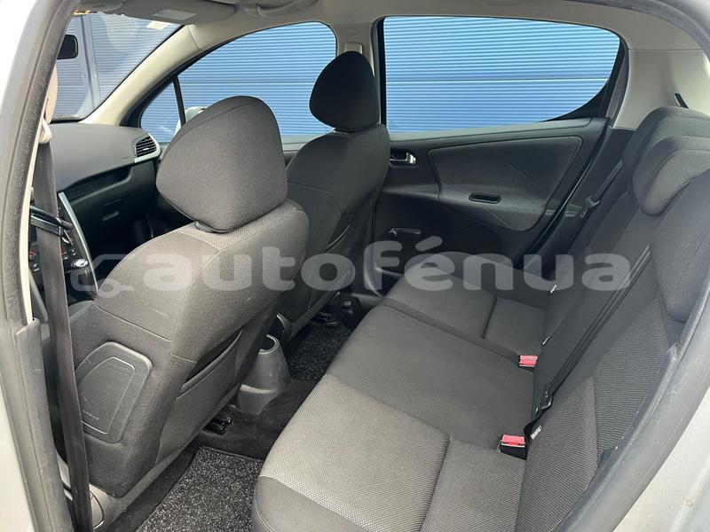 Big with watermark peugeot 207 tahiti papeete 5085