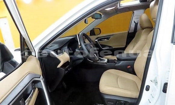 Acheter Occasion Voiture Toyota RAV4 Blanc à Hakahao, Marquesas Acheter Occasion Voiture Toyota RAV4 Blanc à Hakahao, Marquesas