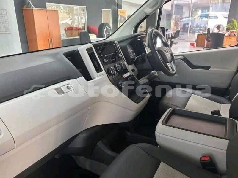 Big with watermark toyota hiace tahiti papeete 5104