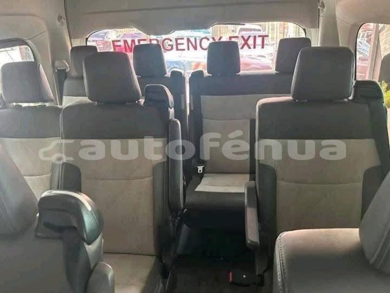 Big with watermark toyota hiace tahiti papeete 5104