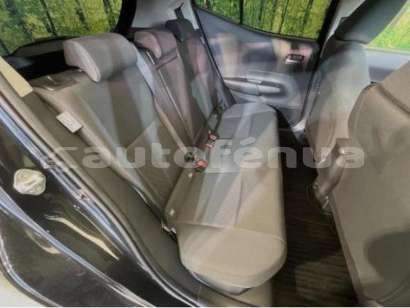 Big with watermark toyota aqua tahiti faaa 5111