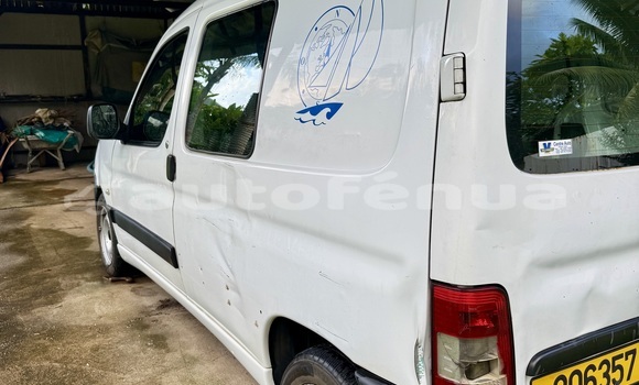 Acheter Occasion Voiture Peugeot Partner Blanc à Hitiaa O Te Ra, Tahiti Acheter Occasion Voiture Peugeot Partner Blanc à Hitiaa O Te Ra, Tahiti