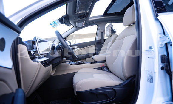 Buy Used Kia Sportage White Car in Punaauia in Tahiti Buy Used Kia Sportage White Car in Punaauia in Tahiti