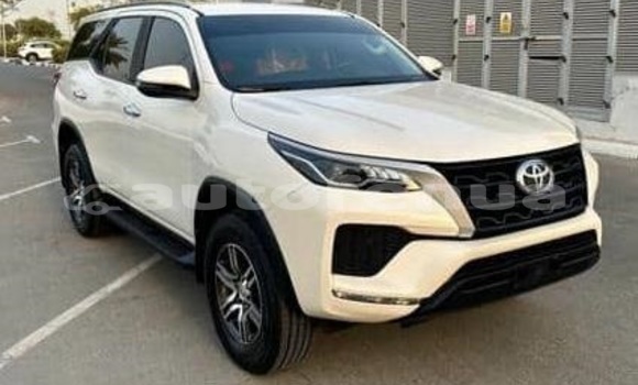 Acheter Occasion Voiture Toyota Fortuner Blanc à Atuona, Marquesas