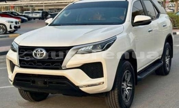 Buy Used Toyota Fortuner White Car in Atuona in Marquesas Buy Used Toyota Fortuner White Car in Atuona in Marquesas