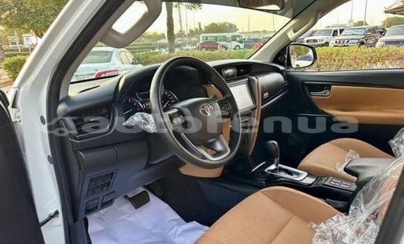 Buy Used Toyota Fortuner White Car in Atuona in Marquesas Buy Used Toyota Fortuner White Car in Atuona in Marquesas