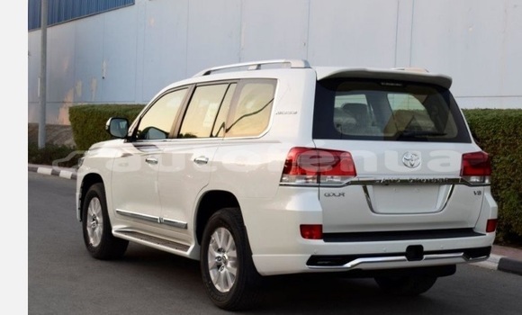 Buy Used Toyota Land Cruiser White Car in Atuona in Marquesas Buy Used Toyota Land Cruiser White Car in Atuona in Marquesas