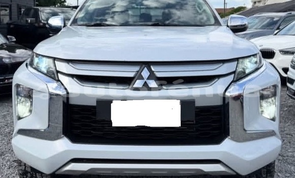Buy Used Mitsubishi L200 White Car in Hatiheu in Marquesas Buy Used Mitsubishi L200 White Car in Hatiheu in Marquesas