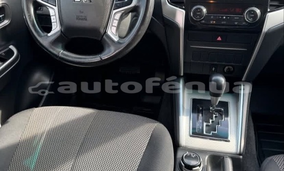 Buy Used Mitsubishi L200 White Car in Hatiheu in Marquesas Buy Used Mitsubishi L200 White Car in Hatiheu in Marquesas