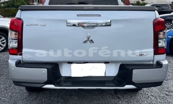 Buy Used Mitsubishi L200 White Car in Hatiheu in Marquesas Buy Used Mitsubishi L200 White Car in Hatiheu in Marquesas