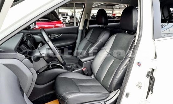 Buy Used Nissan Xtrail White Car in Apataki in Tuamotu Buy Used Nissan Xtrail White Car in Apataki in Tuamotu