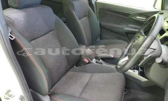 Buy Used Honda FIT White Car in Anatonu in Tubuai Buy Used Honda FIT White Car in Anatonu in Tubuai