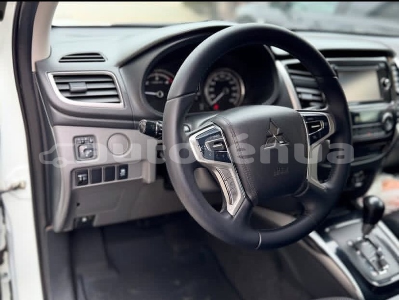 Big with watermark mitsubishi l200 tuamotu taenga 5143