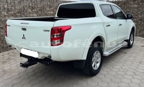 Acheter Occasion Voiture Mitsubishi L200 Blanc à Taenga, Tuamotu Acheter Occasion Voiture Mitsubishi L200 Blanc à Taenga, Tuamotu