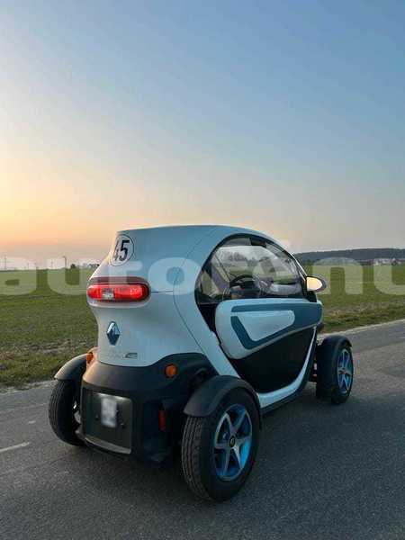 Big with watermark renault twizy tahiti faaa 5156