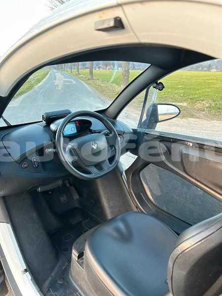 Big with watermark renault twizy tahiti faaa 5156