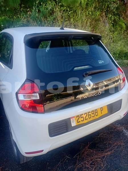 Big with watermark renault twingo tahiti punaauia 5158