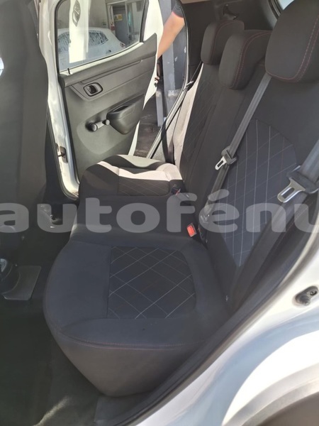 Big with watermark renault kwid tahiti papeete 5160