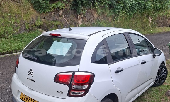 Acheter Occasion Voiture Citroen C3 Blanc à Punaauia, Tahiti Acheter Occasion Voiture Citroen C3 Blanc à Punaauia, Tahiti