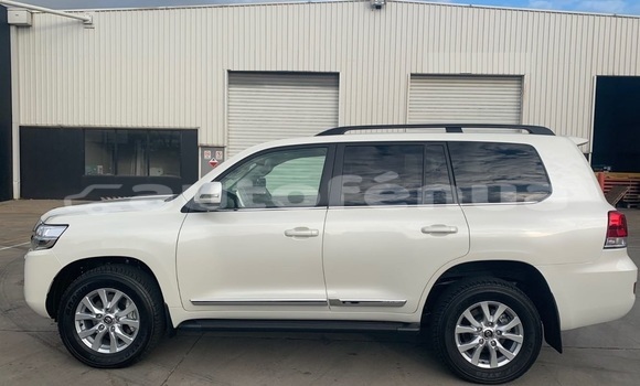 Buy Used Toyota Land Cruiser White Car in Amanu in Tuamotu Buy Used Toyota Land Cruiser White Car in Amanu in Tuamotu