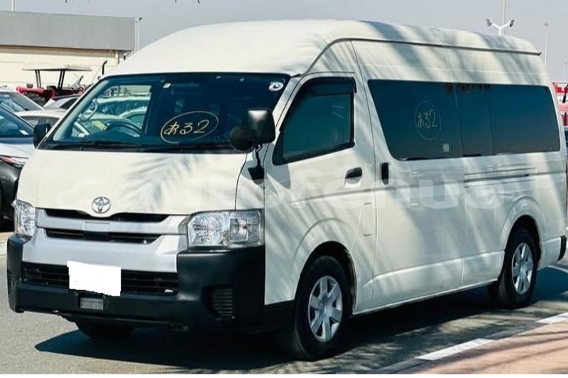 Big with watermark toyota hiace tuamotu apataki 5173