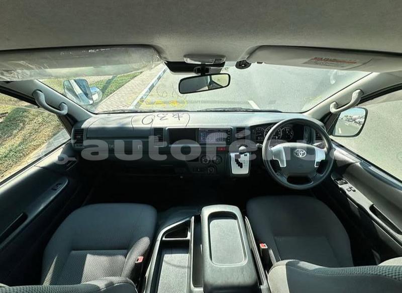 Big with watermark toyota hiace tuamotu apataki 5173