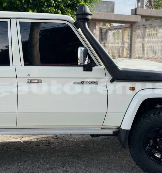 Big with watermark toyota land cruiser huahine huahine 5176
