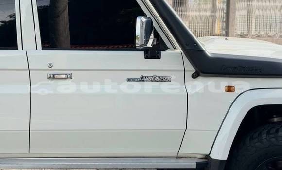Buy Used Toyota Land Cruiser White Car in Huahine in Huahine Buy Used Toyota Land Cruiser White Car in Huahine in Huahine