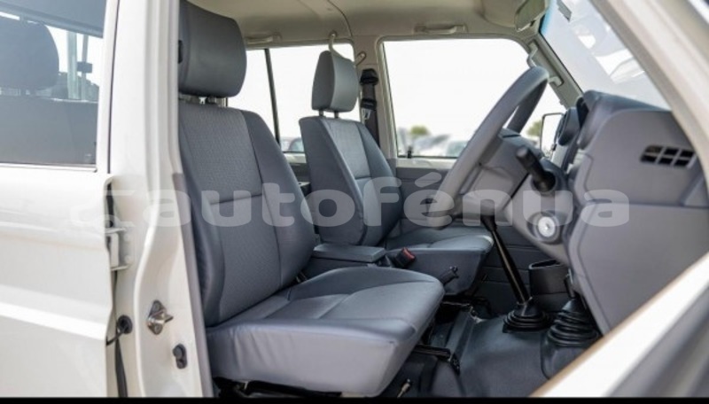 Big with watermark toyota land cruiser huahine huahine 5176
