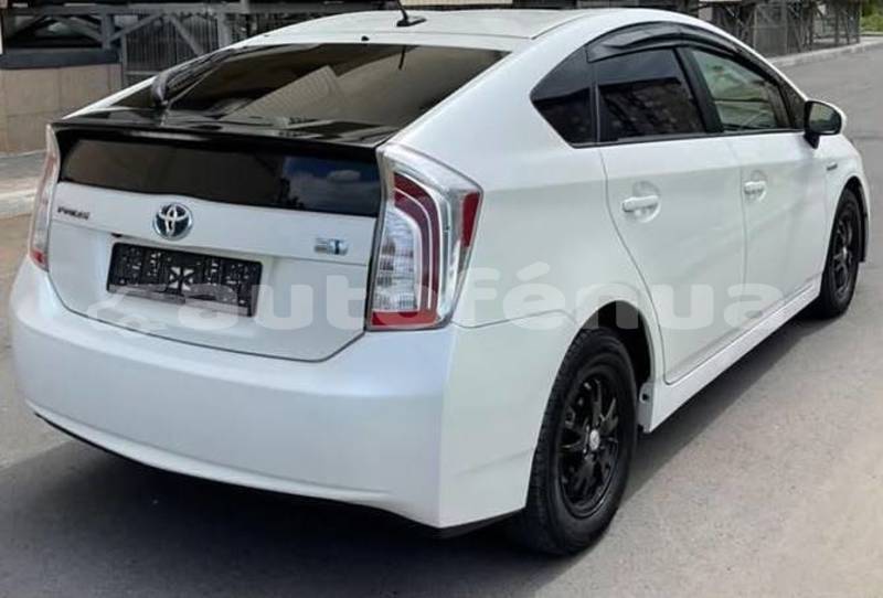 Big with watermark toyota prius tubuai amaru 5197