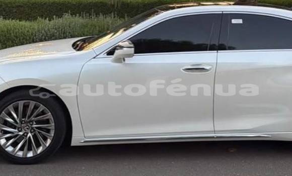 Buy Used Lexus ES White Car in Amaru in Tubuai Buy Used Lexus ES White Car in Amaru in Tubuai