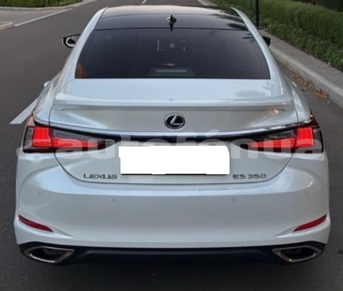 Big with watermark lexus es tubuai amaru 5204