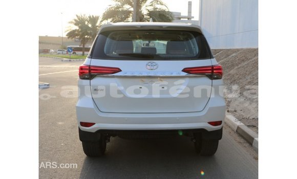 Acheter Import Voiture Toyota Fortuner Noir à Import - Dubai, Marquesas Acheter Import Voiture Toyota Fortuner Noir à Import - Dubai, Marquesas