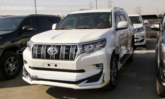 Acheter Import Voiture Toyota Prado Blanc à Import - Dubai, Marquesas Acheter Import Voiture Toyota Prado Blanc à Import - Dubai, Marquesas