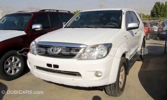 Acheter Import Voiture Toyota Fortuner Blanc à Import - Dubai, Marquesas Acheter Import Voiture Toyota Fortuner Blanc à Import - Dubai, Marquesas