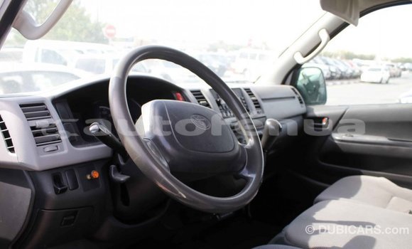 Acheter Import Voiture Toyota Hiace Blanc à Import - Dubai, Marquesas Acheter Import Voiture Toyota Hiace Blanc à Import - Dubai, Marquesas