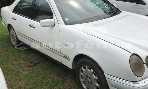 Acheter Occasion Voiture Mercedes-Benz E–Class Blanc à Mahina, Tahiti