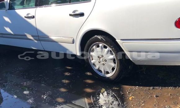 Acheter Occasion Voiture Mercedes-Benz E–Class Blanc à Mahina, Tahiti Acheter Occasion Voiture Mercedes-Benz E–Class Blanc à Mahina, Tahiti