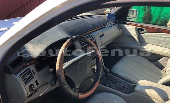 Acheter Occasion Voiture Mercedes-Benz E–Class Blanc à Mahina, Tahiti Acheter Occasion Voiture Mercedes-Benz E–Class Blanc à Mahina, Tahiti