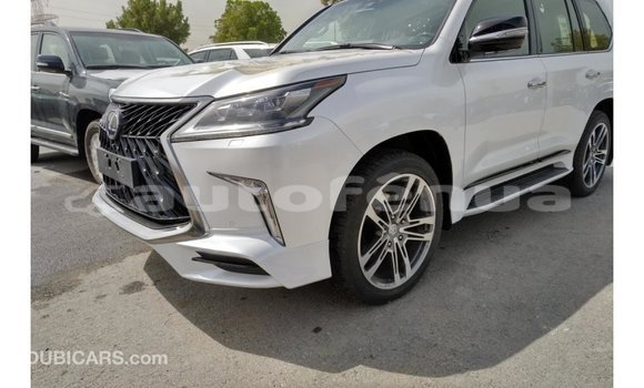 Acheter Import Voiture Lexus LX Blanc à Import - Dubai, Marquesas Acheter Import Voiture Lexus LX Blanc à Import - Dubai, Marquesas