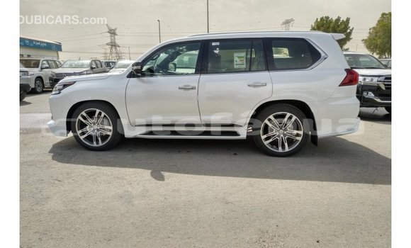 Acheter Import Voiture Lexus LX Blanc à Import - Dubai, Marquesas Acheter Import Voiture Lexus LX Blanc à Import - Dubai, Marquesas