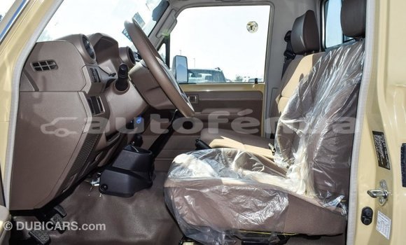 Acheter Import Voiture Toyota Land Cruiser Beige à Import - Dubai, Marquesas Acheter Import Voiture Toyota Land Cruiser Beige à Import - Dubai, Marquesas