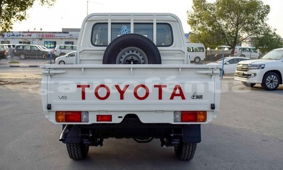 Acheter Import Voiture Toyota Pickup Blanc à Import - Dubai, Marquesas Acheter Import Voiture Toyota Pickup Blanc à Import - Dubai, Marquesas