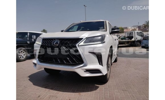 Acheter Import Voiture Lexus LX Blanc à Import - Dubai, Marquesas Acheter Import Voiture Lexus LX Blanc à Import - Dubai, Marquesas