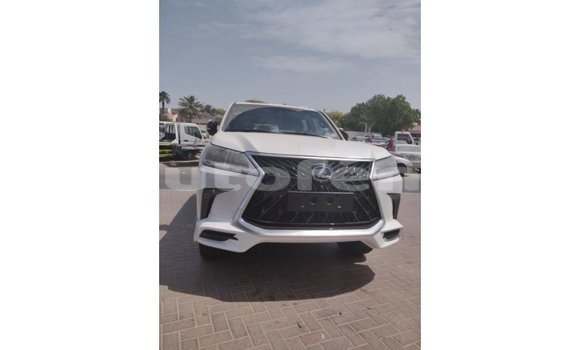 Acheter Import Voiture Lexus LX Blanc à Import - Dubai, Marquesas Acheter Import Voiture Lexus LX Blanc à Import - Dubai, Marquesas