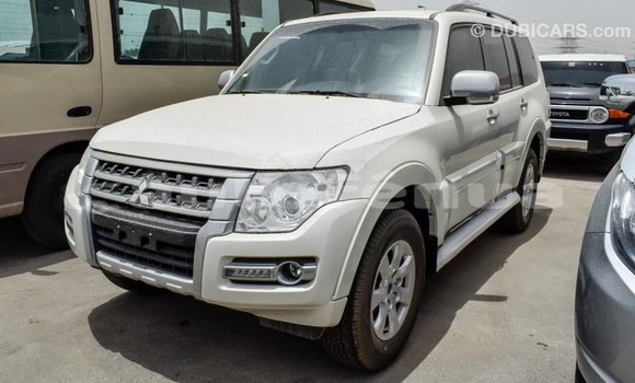 Acheter Import Voiture Mitsubishi Pajero Blanc à Import - Dubai, Marquesas Acheter Import Voiture Mitsubishi Pajero Blanc à Import - Dubai, Marquesas