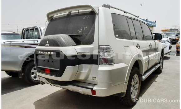 Acheter Import Voiture Mitsubishi Pajero Blanc à Import - Dubai, Marquesas Acheter Import Voiture Mitsubishi Pajero Blanc à Import - Dubai, Marquesas