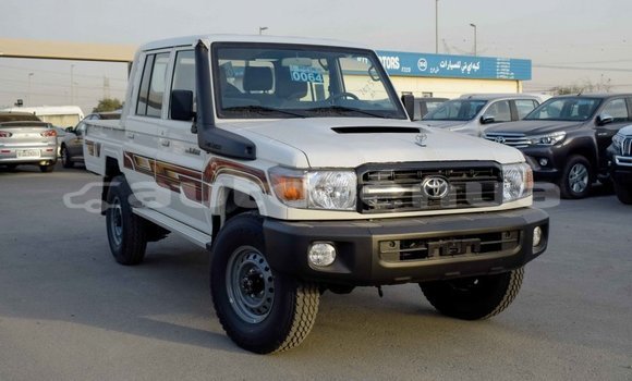 Acheter Import Voiture Toyota Land Cruiser Blanc à Import - Dubai, Marquesas Acheter Import Voiture Toyota Land Cruiser Blanc à Import - Dubai, Marquesas