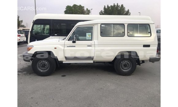 Acheter Import Voiture Toyota Land Cruiser Blanc à Import - Dubai, Marquesas Acheter Import Voiture Toyota Land Cruiser Blanc à Import - Dubai, Marquesas